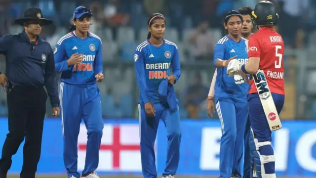 मैच हारने के बाद भारतीय खिलाड़ी