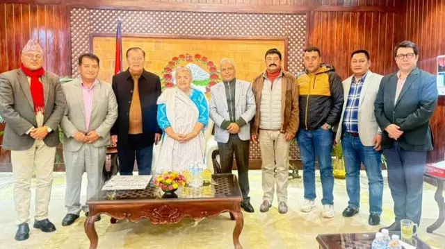 प्रधानमन्त्री सुशीला कार्कीसँग कांग्रेस नेताहरू