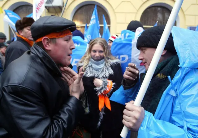 Спор демонстрантов