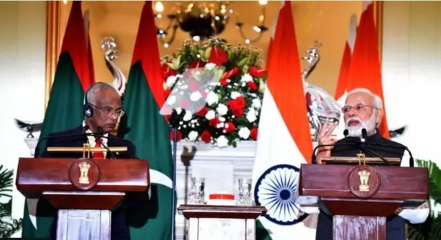भारत के प्रधानमंत्री नरेंद्र मोदी के साथ मालदीव के राष्ट्रपति इब्राहिम मोहम्मद सोलिह​​.