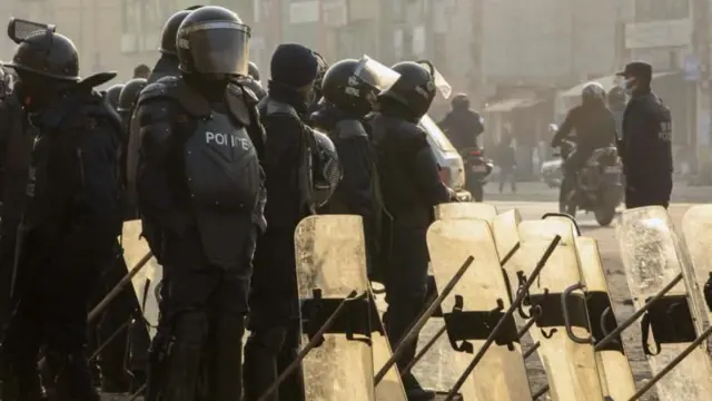 काठमाण्डूको सडकमा तैनाथ दङ्गा प्रहरी