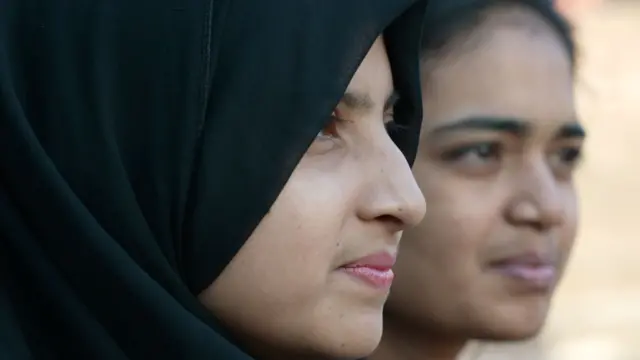 नूर आणि काव्या