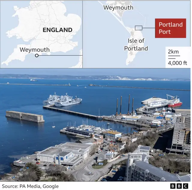 بېړۍ به په پورټلنډ ساحل کې ځای پر ځای وي.