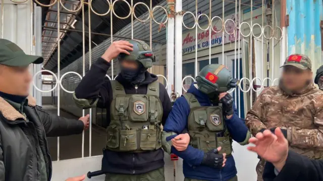 "Пантера" жеке күзөт кызматкерлери Кочкор-Ата базарында. 4-март, 2024-жыл 