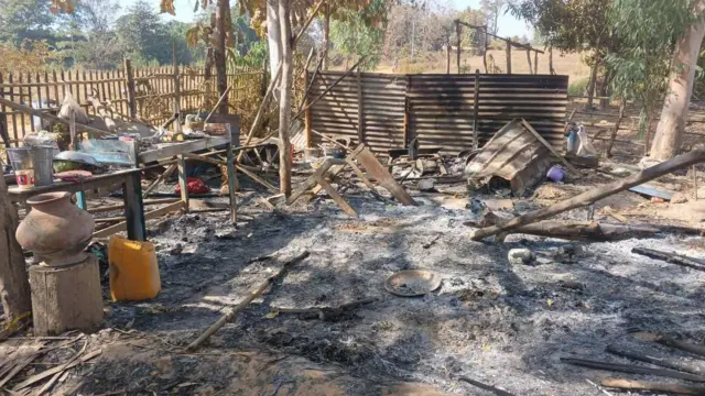 မီးရှို့ခံလိုက်ရတဲ့ နတ်တလင်းမြို့နယ်ထဲက အရပ်သားနေအိမ်တစ်အိမ်