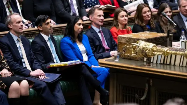 راب و سوناک (اول و دوم از چپ) در جلسه مجلس عوام