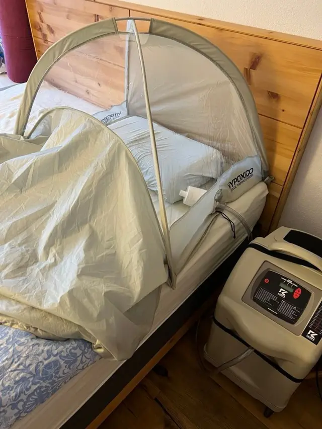 Simulirana nadmorska visina je stvorena u hipoksičnim šatorima iz kojih se kiseonik usisava pomoću generatora