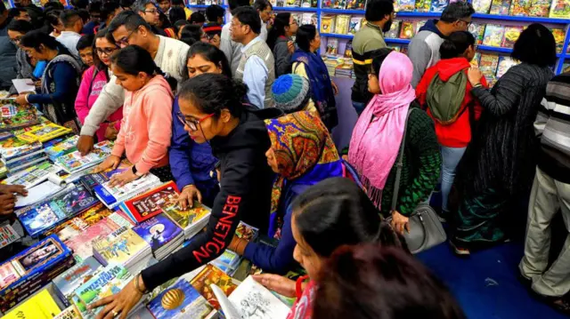 এবারের কলকাতা বইমেলা, উদ্বোধনের দিনে