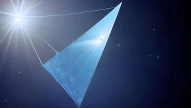 ใบของร่มอวกาศแม้จะไม่ใหญ่นัก แต่ก็ช่วยลดความร้อนแรงของแสงอาทิตย์ลงได้มาก