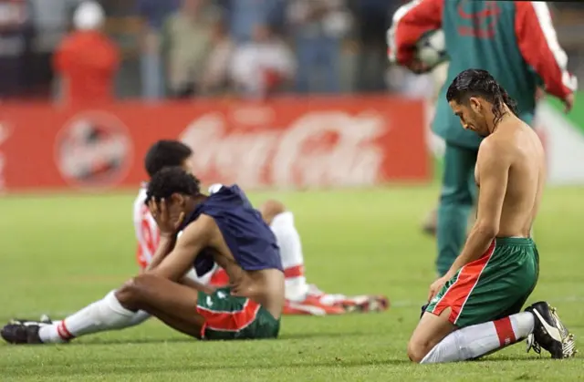 أصيب لاعبو منتخب المغرب بخيبة أمل بعد مغادرتهم كأس العالم 1998 رغم الفوز على اسكتلندا.