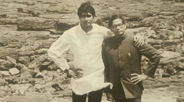 امیتابھ والد ہری ونش رائے بچن کے ساتھ