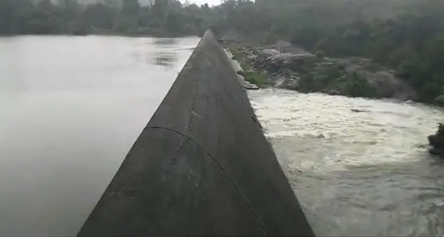 அம்பாறை மாவட்டத்தைப் புரட்டிப் போட்டுள்ள வெள்ளம்