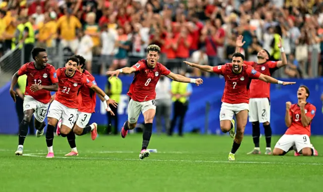 احتفال لاعبي مصر بالتأهل