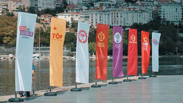 Emek ve Özgürlük İttifakı bayrakları
