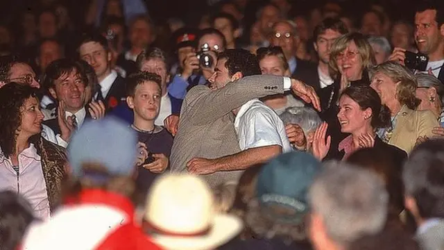Pete Sampras hugs his dad after winning the Wimbledon title in 2000