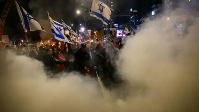 هزاران معترض ضد دولتی در اسرائيل خواستار برگزاری انتخابات تازه در این کشور شدند