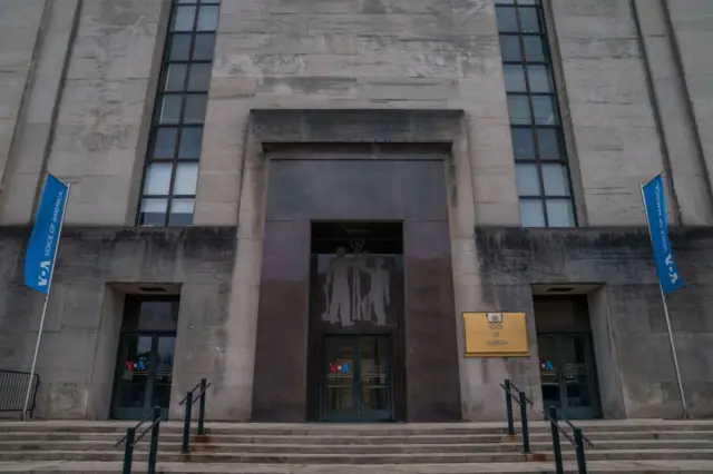 در ورودی ساختمال صدای آمریکا در واشنگتن، پایتخت آمریکا