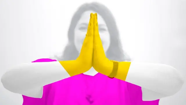 Сложенные ладони вовсе не ассоциируются в странах ислама с молитвой, однако на Западе этот символ имеет значительную религиозную нагрузку