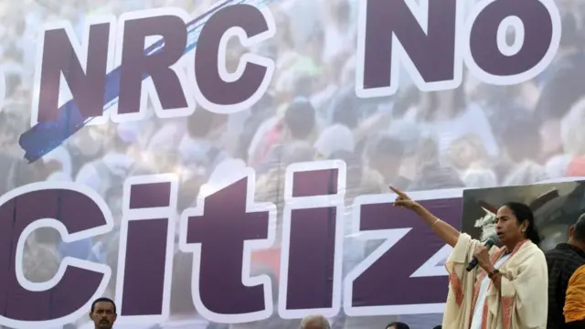 এনআরসি-র বিরুদ্ধে ভাষণ দিচ্ছেন মমতা ব্যানার্জি। ফাইল ছবি
