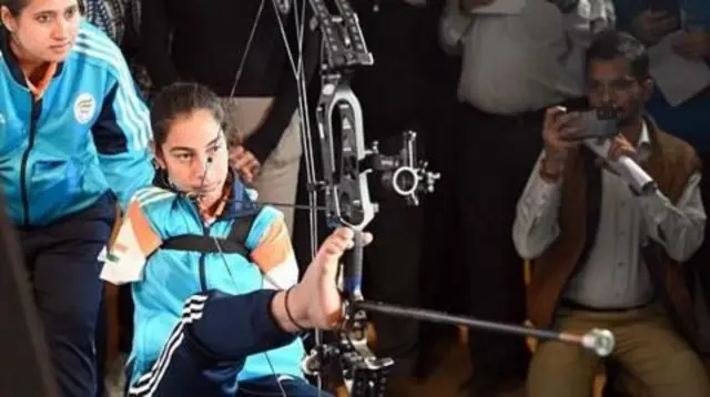 ஷீத்தல் ஆசிய பாரா விளையாட்டுப் போட்டிகளில் தங்கப் பதக்கம் வென்றவர்