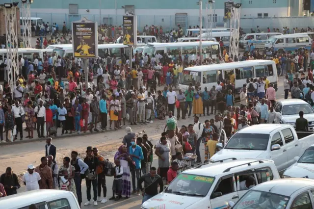 Imyidogo ni myinshi cane cane mu bisagara kubera ingorane zitandukanye zibonekeza na cane mu kwiyunguruza kw'abantu