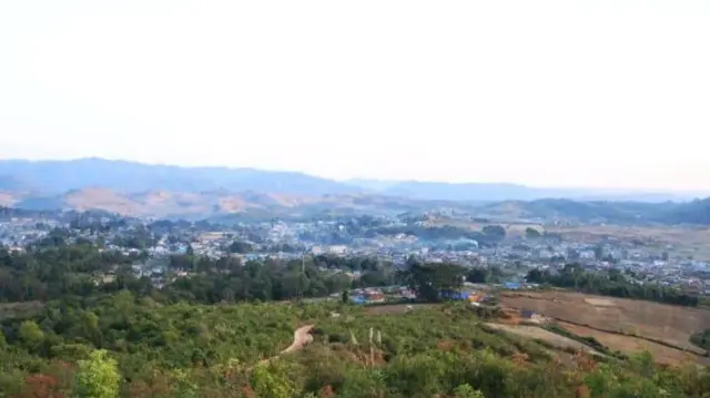 ကေအိုင်အေ မြို့ပြအဖြစ် ပြောင်းလဲသတ်မှတ်လိုက်တဲ့ နမ့်ဖတ်ကာကျေးရွာ (ပုံဟောင်း)