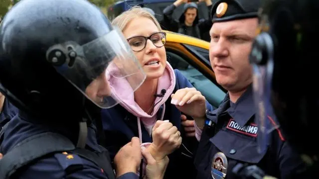 Lyubov Sobol detenida.