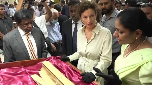 පේරාදෙණිය විශ්වවිද්‍යාලයේ පුස්තකාලය සතුව ඇති මහාවංශයේ පිටපතක් යුනෙස්කෝ ලෝක උරුමයක් ලෙස නම් 