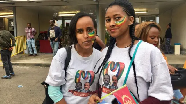 ተሳተፍቲ መድረኽ መብሰሪ ሰላም ኣብ ሚሊንየም ኣዳራሽ