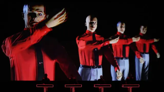 Kraftwerk во время выступления в Лондоне, 2013 г.