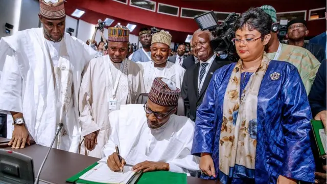President Buhari don sign trade agreement