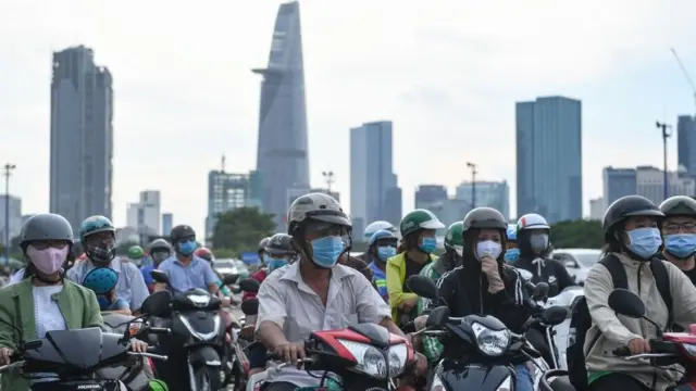 Người Việt Nam đi lại chủ yếu bằng xe máy
