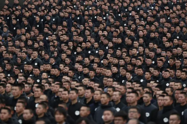 جماهير غفيرة من الصينيين