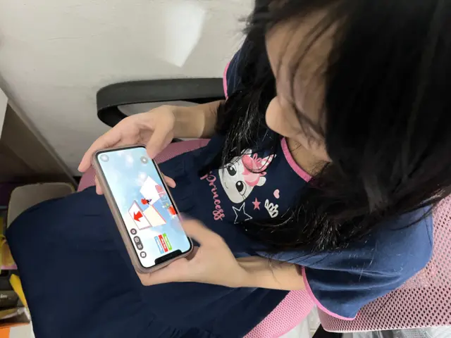 Ilustrasi anak sedang bermain Roblox