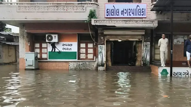 છેલ્લા 24 કલાકમાં સુરતમાં 24 ઇંચ વરસાદ, આજે અમદાવાદ અને સૌરાષ્ટ્રના આ જિલ્લાઓમાં રેડ એલર્ટ, બીબીસી