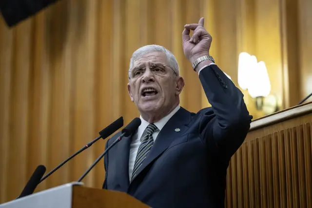 İYİ Parti Genel Başkanı Müsavat Dervişoğlu Meclis'teki grup toplantısında konuşurken