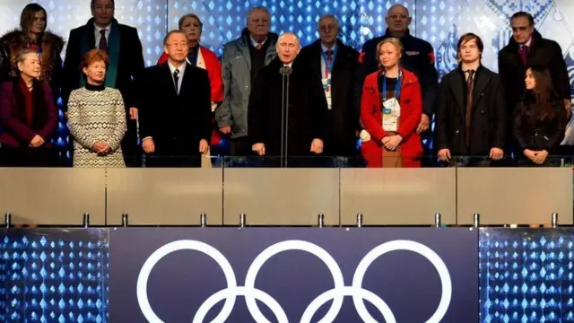 นายปูตินเข้าร่วมพิธีเปิดการแข่งขันกีฬาโอลิมปิกฤดูหนาวตามกำหนด หลังได้รับรายงานว่าข่าวเครื่องบินโดยสารมีระเบิดที่กำลังมุ่งหน้ามายังเมืองโซชิไม่เป็นความจริง