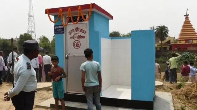 Wani bandaki na jama'a da gwamnati da yi a kusa da kauyen Bihar, a arewacin India
