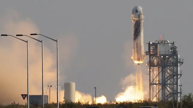 Взлет ракеты с Безосом