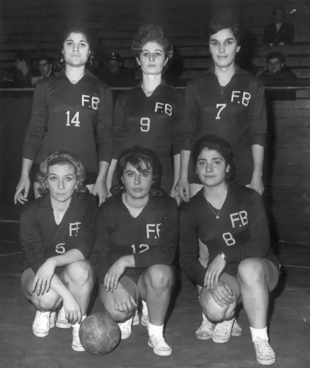 Güneş Çapa Fenerbahçeli kadın voleybol takımıyla birlikte