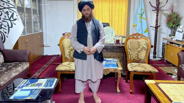 सुप्रीम कोर्ट के फ़ॉरेन रिलेशन्स और कम्यूनिकेशन के डायरेक्टर अब्दुलरहीम रशीद कहते हैं “शरिया सिद्धांतों के तहत न्यायिक प्रक्रिया में हाई इंटेलिजेंस वाले लोगों की जरूरत होती है. और महिलायें फैसला लेने के लायक नहीं हैं.”