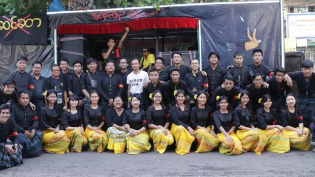 ဒေါင်းတို့ မျိုးဆက် အဖွဲ့