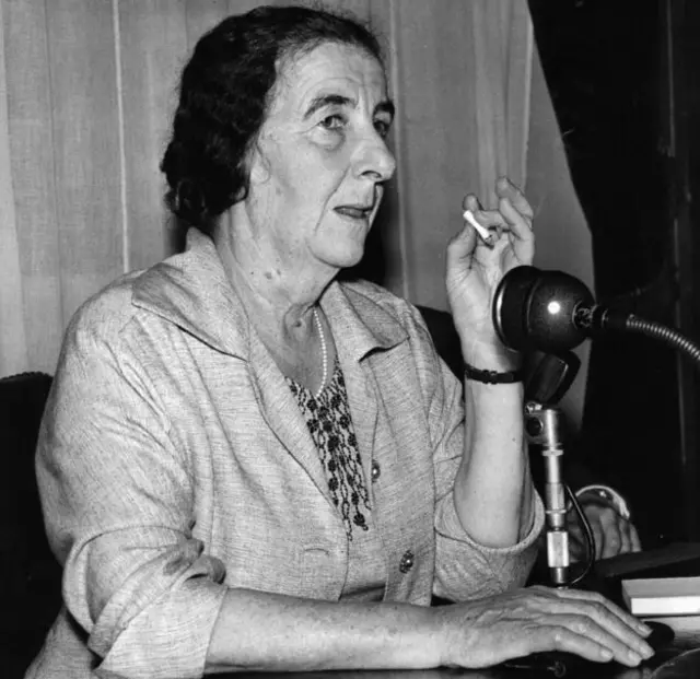 গোল্ডা মেয়ার ছিলেন চেন স্মোকার