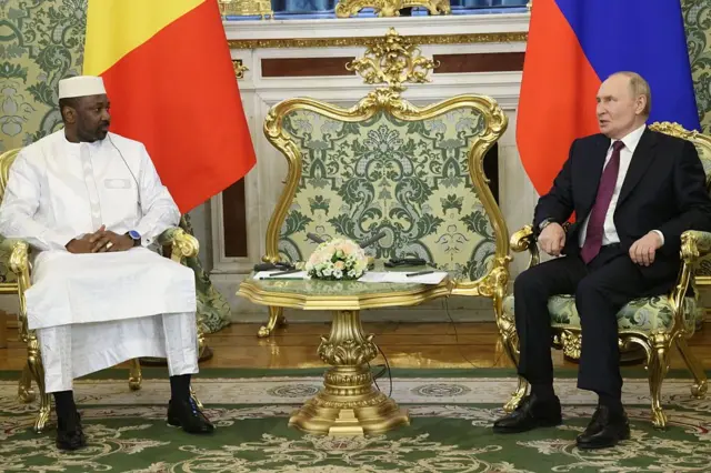 Le général Assisi Goita avec le président russe Vladimir Poutine