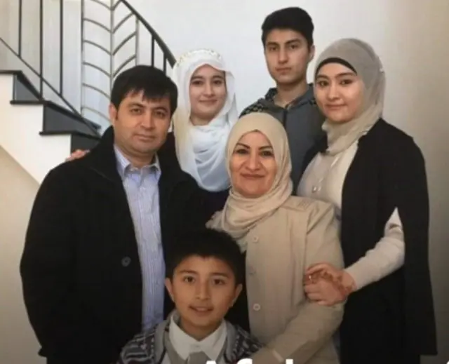 فاطمہ اپنے والدین کے ساتھ