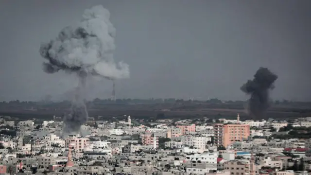 হামাসের হামলার পর যুদ্ধের সতর্কতা জারি করেছে ইসরায়েল।