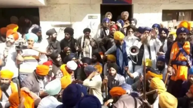 पंजाब पुलिस अमृतपाल थाना घेराव ख़ालिस्तान