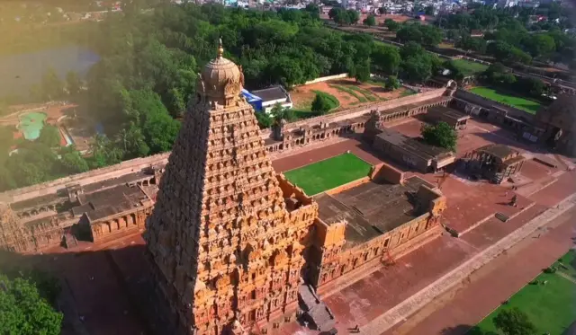 பொன்னியின் செல்வன் - ராஜராஜ சோழன்