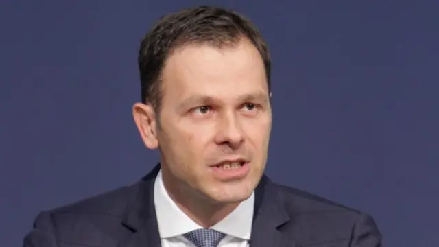 Sumnje u doktorat Siniše Malog - koji je odbranio na Fakultetu organizacionih nauka 2013. godine - pojavile su se u junu 2014.