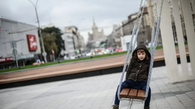 Качели на Триумфальной площади